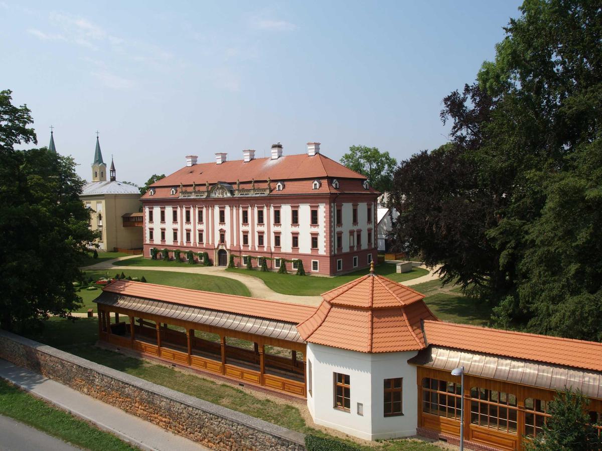 Zamecke Ubytovani U Dobre Hrabenky Hotel Kunin Exterior photo