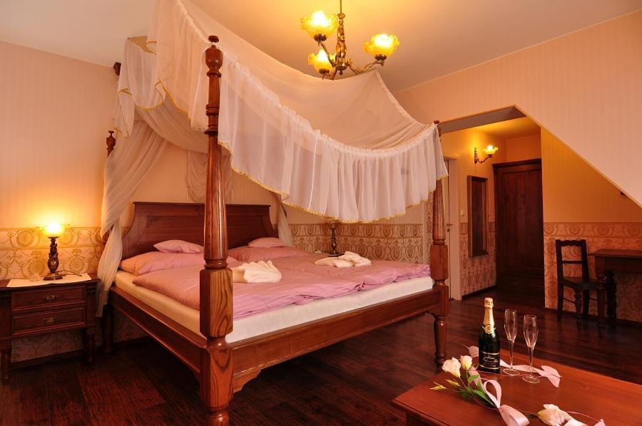 Zamecke Ubytovani U Dobre Hrabenky Kunin Room photo